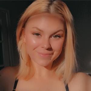 Meet your Posher, Cassandra